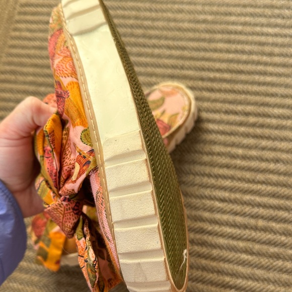 Colorful Floral Farm Rio Platform Sandals - Picture 4 of 4